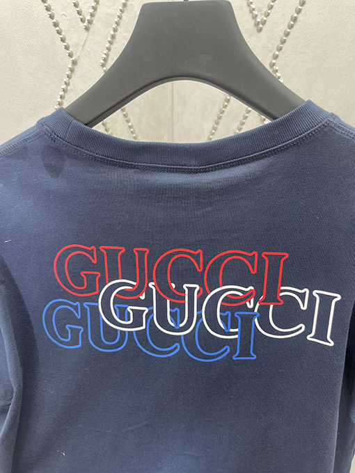グッチ 胸と背中の文字プリント半袖Tシャツ
