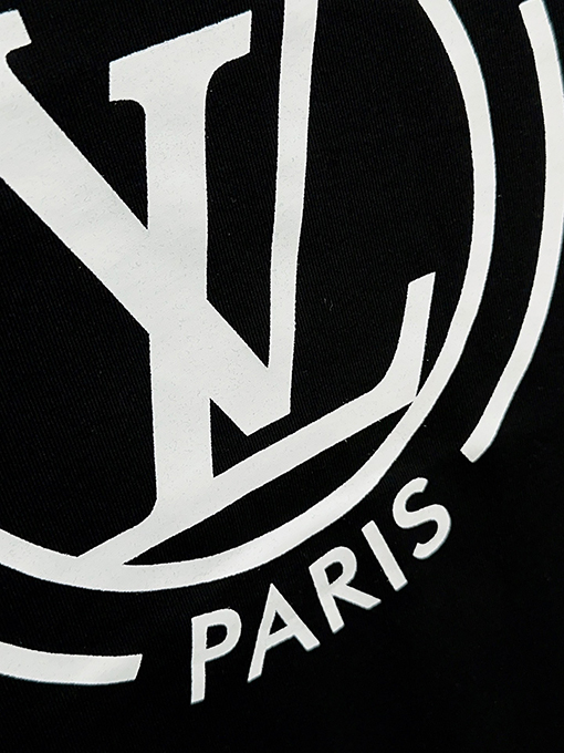 ルイヴィトン 胸にチェーンロゴプリント半袖Tシャツ