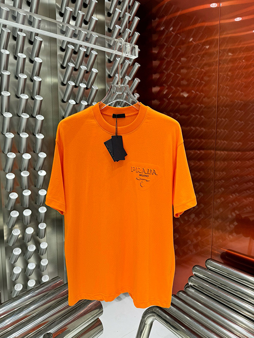 プラダ レザーロゴフォームラウンドネック半袖Tシャツ