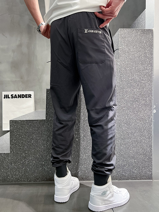 ルイヴィトン シンプルでスタイリッシュなパンツ