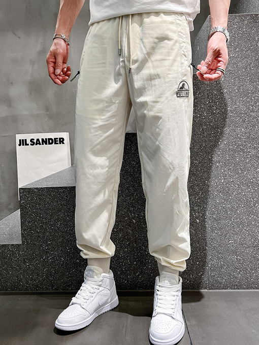 ルイヴィトン シンプルでスタイリッシュなパンツ