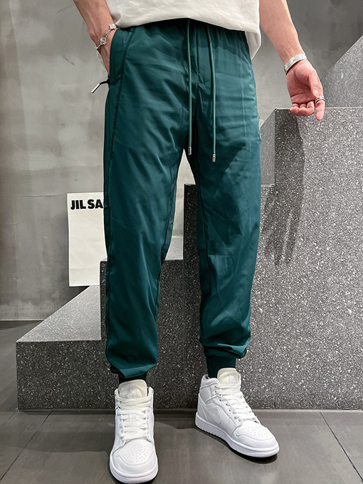 ルイヴィトン シンプルでスタイリッシュなパンツ