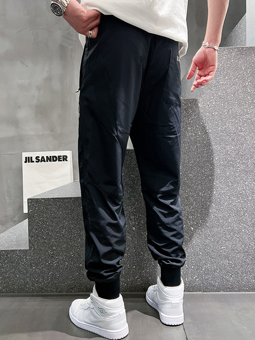 ルイヴィトン シンプルでスタイリッシュなパンツ