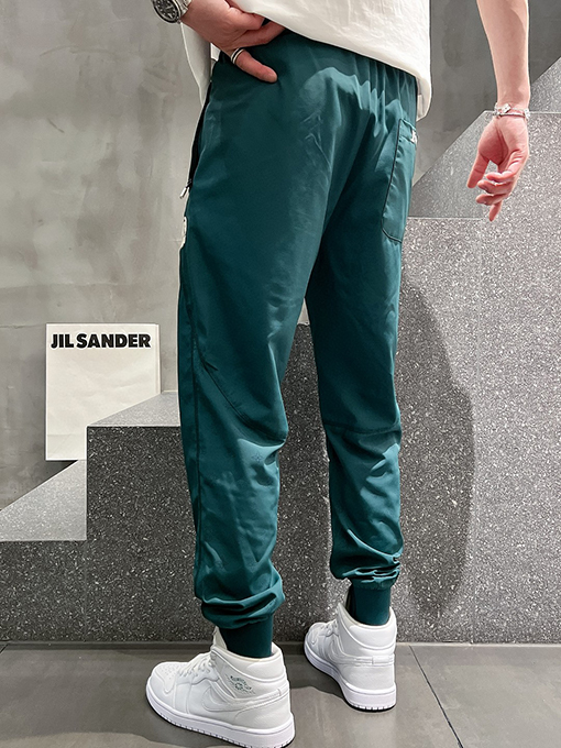 ルイヴィトン シンプルでスタイリッシュなパンツ