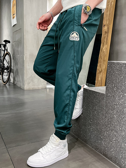 ルイヴィトン  シンプルでスタイリッシュなパンツ