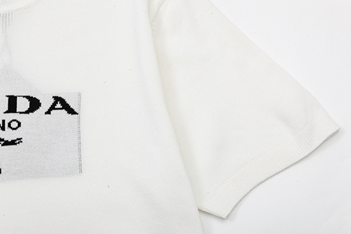 プラダスーパーコピー アルファベット編み三角マークニット半袖Tシャツ