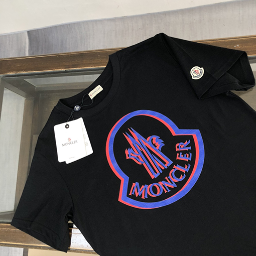 モンクレールスーパーコピー 象徴的なロゴエレメントプリント半袖Tシャツ