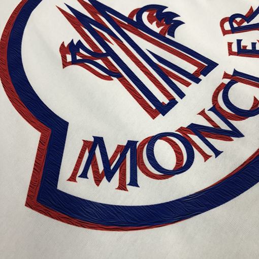 モンクレールスーパーコピー 象徴的なロゴエレメントプリント半袖Tシャツ