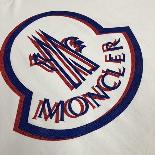 モンクレールスーパーコピー 象徴的なロゴエレメントプリント半袖Tシャツ