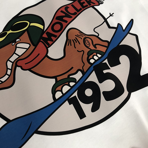 モンクレールコピー 三つのマークが揃った半袖丸首Tシャツ