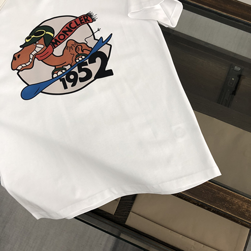 モンクレールコピー 三つのマークが揃った半袖丸首Tシャツ