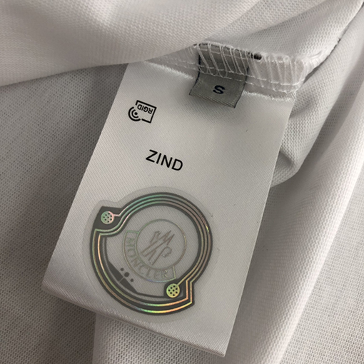 モンクレールコピー 三つのマークが揃った半袖丸首Tシャツ