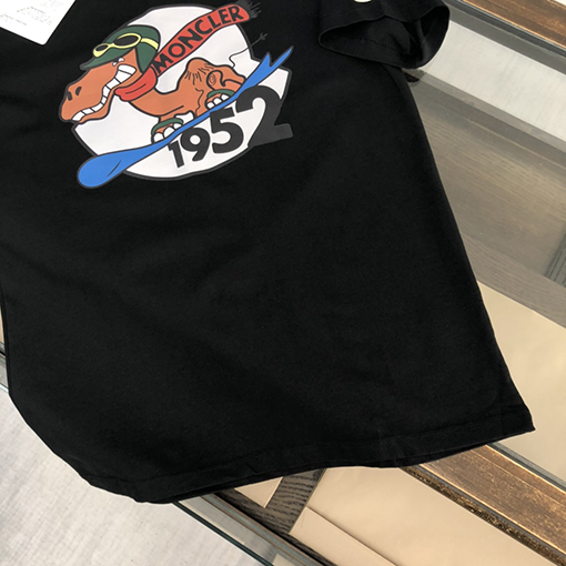 モンクレールコピー 三つのマークが揃った半袖丸首Tシャツ