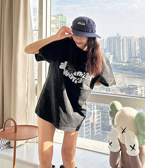 アレキサンダーワンコピー 大文字プリント柄Tシャツ