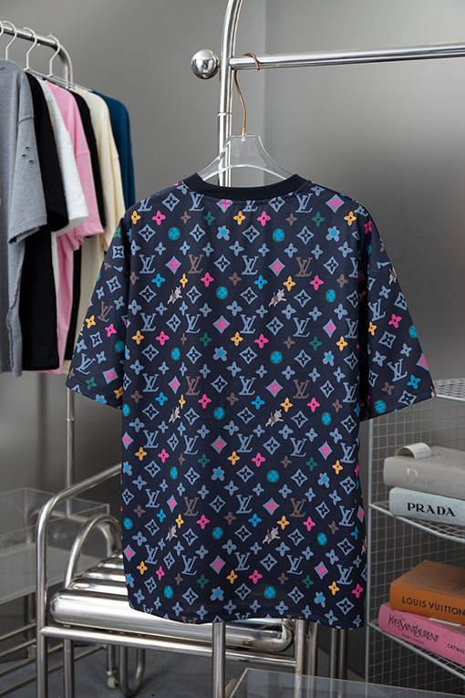 ルイヴィトンコピー  子犬フルプリントロゴプリント半袖Tシャツ