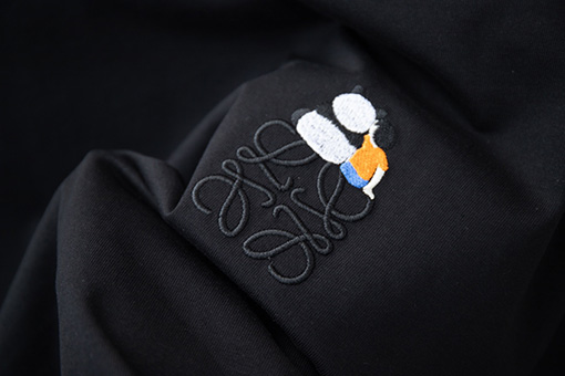 ロエベ 胸の刺繍ロゴパンダ半袖Tシャツ