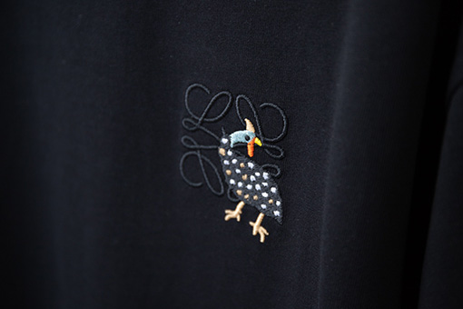 ロエベスーパーコピー 胸の刺繍ロゴフェニックス鳥半袖Tシャツ