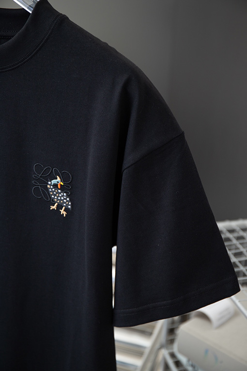 ロエベスーパーコピー 胸の刺繍ロゴフェニックス鳥半袖Tシャツ