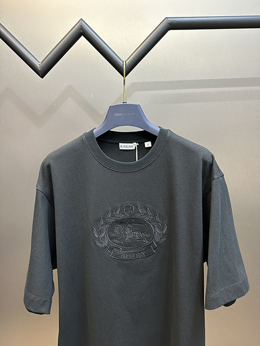 バーバリースーパーコピー オークの葉の刺繍ファッション半袖Tシャツ