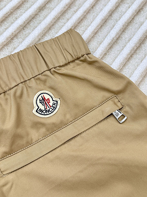 モンクレール ベージュロゴパッチドローコードカジュアルパンツ