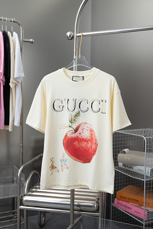 グッチ クラシックアルファベットロゴアップルプリント半袖Tシャツ