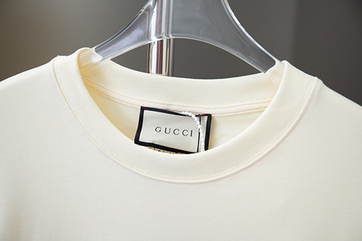 グッチ クラシックアルファベットロゴアップルプリント半袖Tシャツ