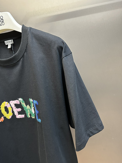 ロエベスーパーコピー レインボー刺繍ファッション半袖Tシャツ