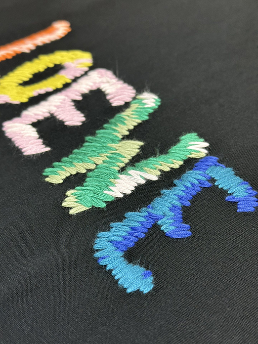 ロエベスーパーコピー レインボー刺繍ファッション半袖Tシャツ