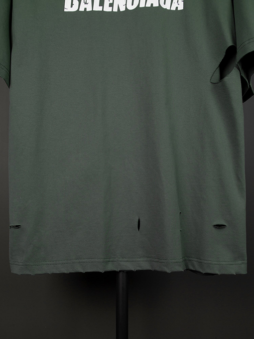 バレンシアガ  前のパリのアルファベットアートの穴の開いた半袖Tシャツ