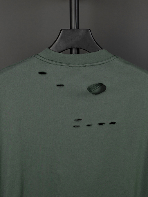 バレンシアガ  前のパリのアルファベットアートの穴の開いた半袖Tシャツ
