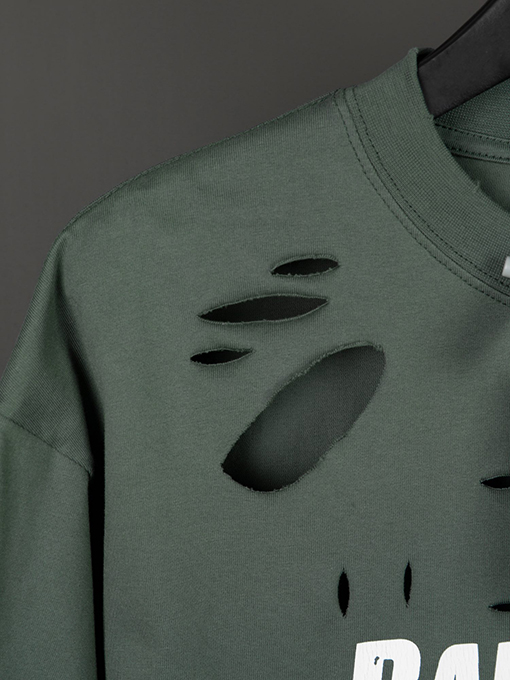 バレンシアガ  前のパリのアルファベットアートの穴の開いた半袖Tシャツ