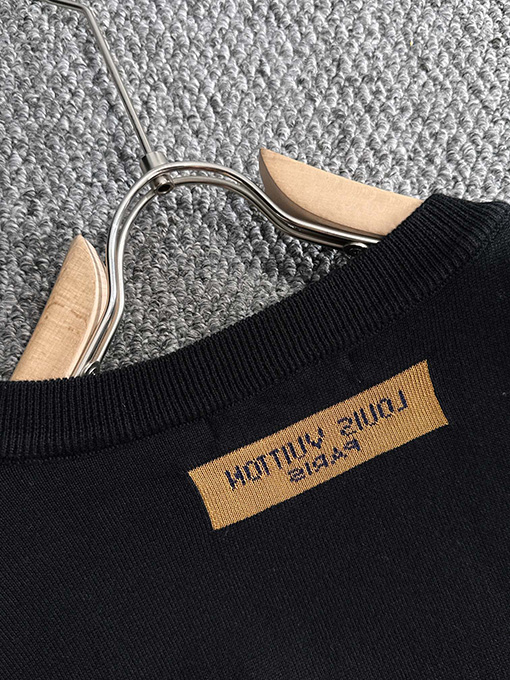 ルイヴィトン  ステッチ老花シンプルロゴニット半袖Tシャツ