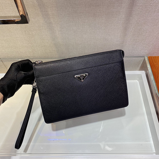 プラダスーパーコピー ロゴが特徴のメンズハンドバッグ