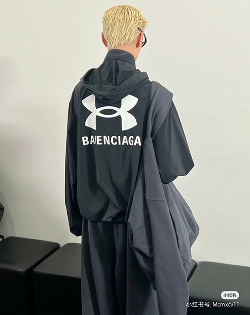 バレンシアガ 新しいアンダーアーマーのコラボレーションスポーツジャケットトレンチコート