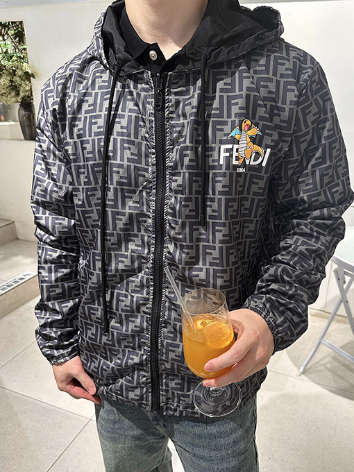 フェンディ 小さな火龍日焼け止めコート