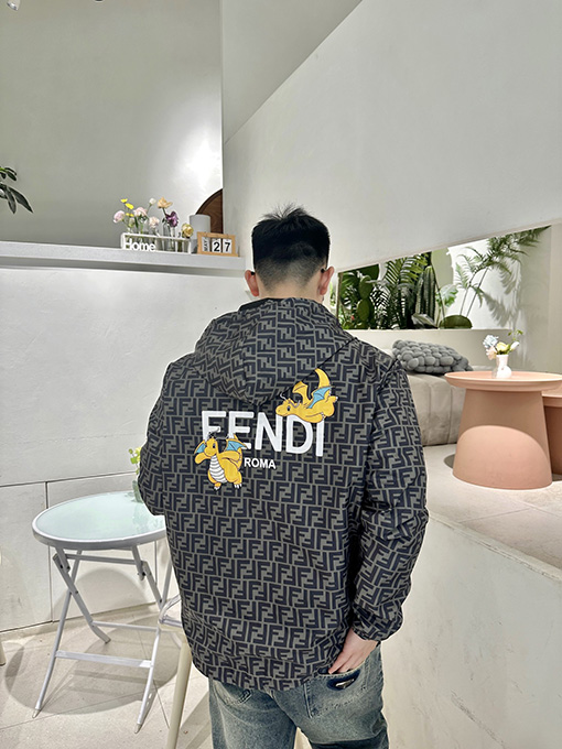 フェンディ 小さな火龍日焼け止めコート