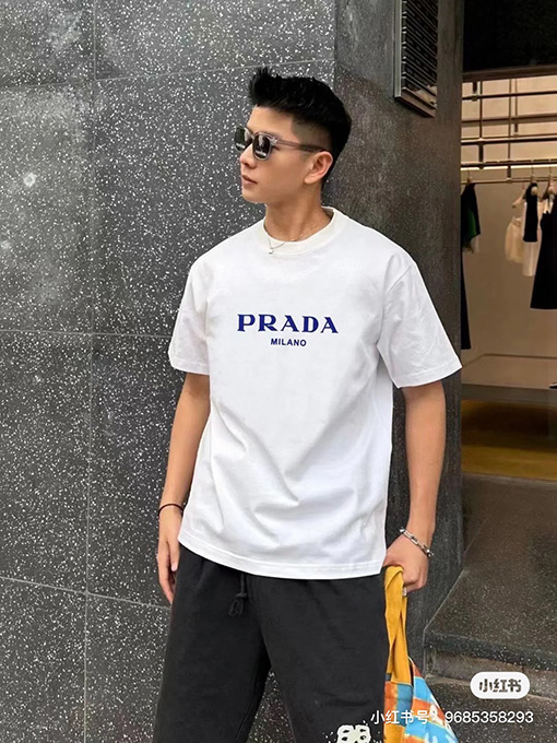 プラダスーパーコピー アルファベットエンボス半袖Tシャツ