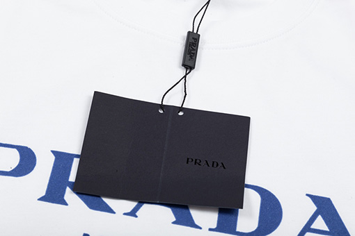 プラダスーパーコピー アルファベットエンボス半袖Tシャツ