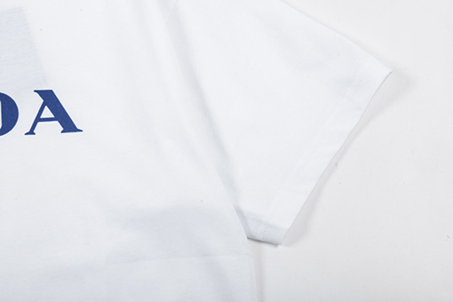 プラダスーパーコピー アルファベットエンボス半袖Tシャツ
