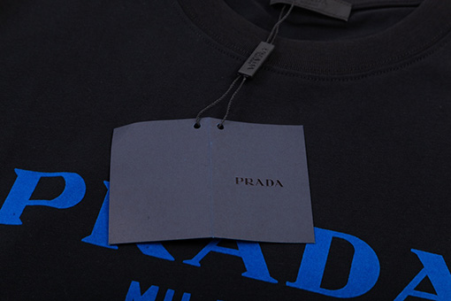 プラダスーパーコピー アルファベットエンボス半袖Tシャツ