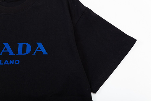 プラダスーパーコピー アルファベットエンボス半袖Tシャツ