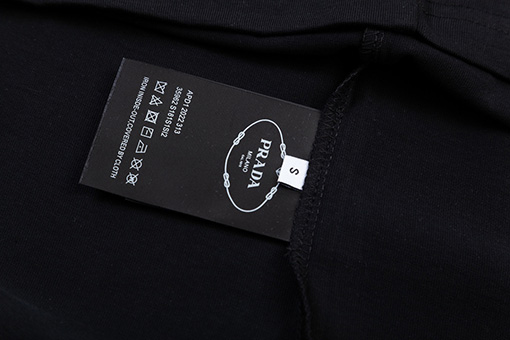 プラダスーパーコピー アルファベットエンボス半袖Tシャツ