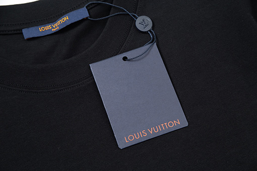 ルイヴィトン  1854ロゴ文字大きなプリント刺繍ラウンドネック半袖Tシャツ