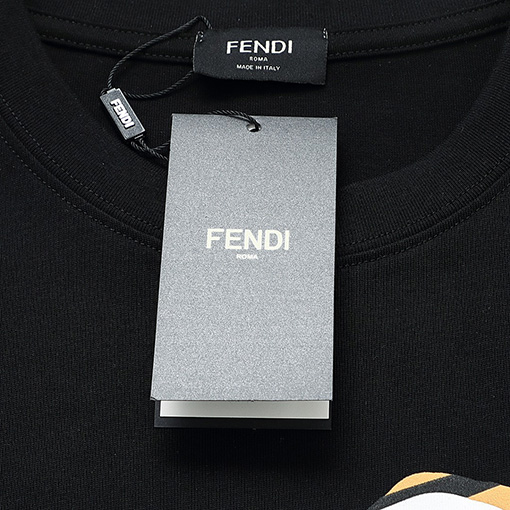 フェンディ バレンタイン限定ロゴプリント半袖Tシャツ