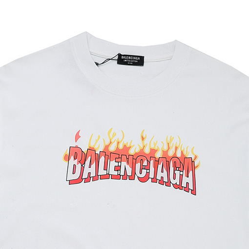 バレンシアガスーパーコピー プリントされた 擦り切れた襟の半袖Tシャツ