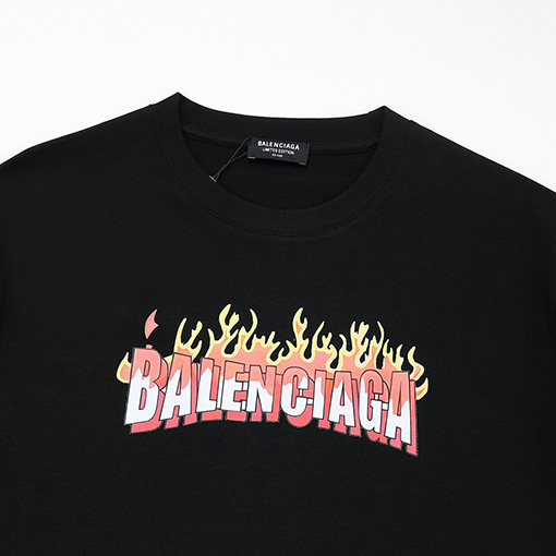 バレンシアガスーパーコピー プリントされた 擦り切れた襟の半袖Tシャツ
