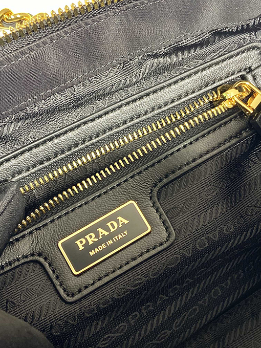 プラダ  新しい中古ファッションバッググ