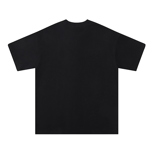 アミリ ハイストリートスタイルとクラシックなクルーネックTシャツ