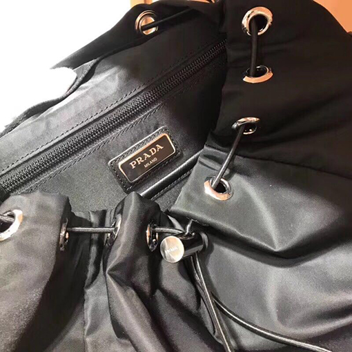 プラダ アルファベットロゴファッションカジュアルリュックサック
