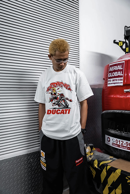 SUPREME X DUCATIコラボSS 24 BIKE TEEバイクレーサープリントTシャツ